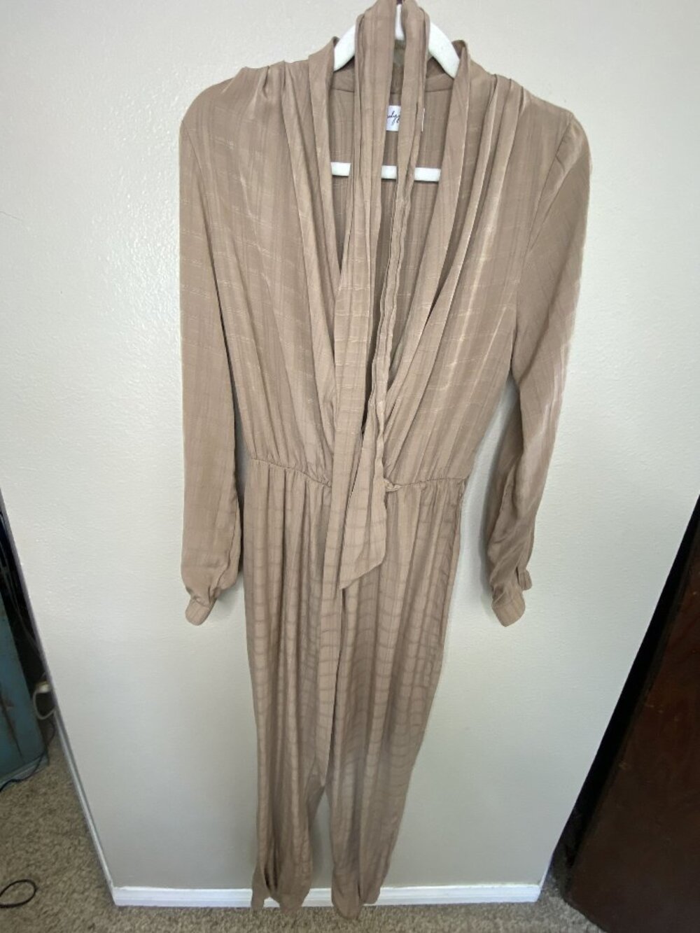 Carly Jean Los Angeles Beige Long Sleeve Jumpsuit L Lightweight Rayon Blend